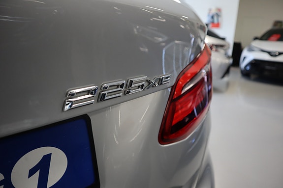 BMW 225xe 8 of 30