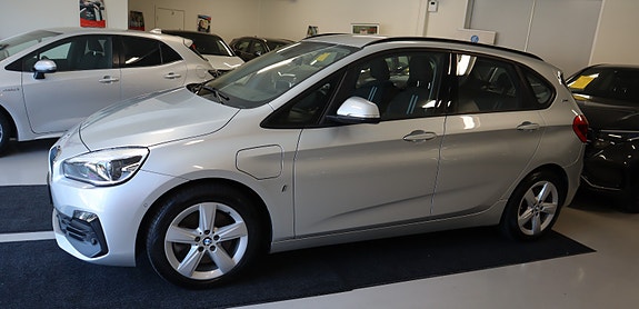 BMW 225xe 3 of 30