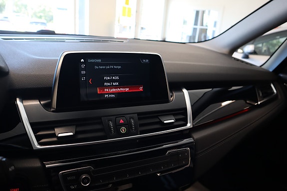 BMW 225xe 27 of 30