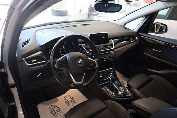 BMW 225xe 14 of 30
