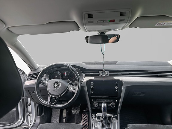 Volkswagen Passat 9 of 21