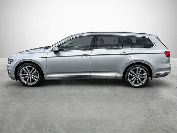 Volkswagen Passat 2 of 21