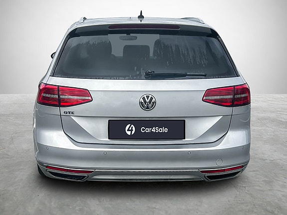 Volkswagen Passat 4 of 21