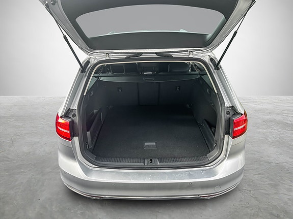 Volkswagen Passat 17 of 21