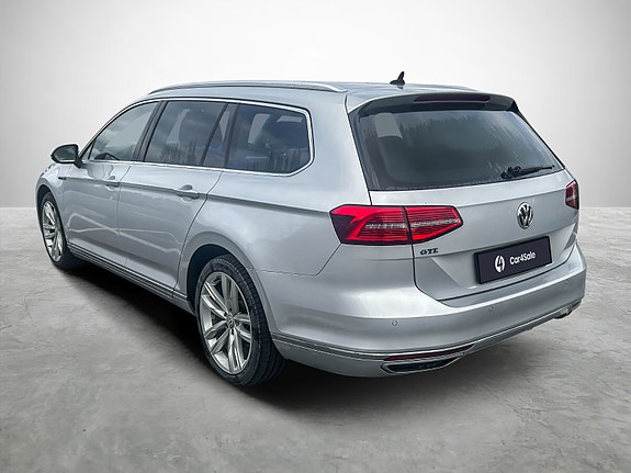 Volkswagen Passat 3 of 21