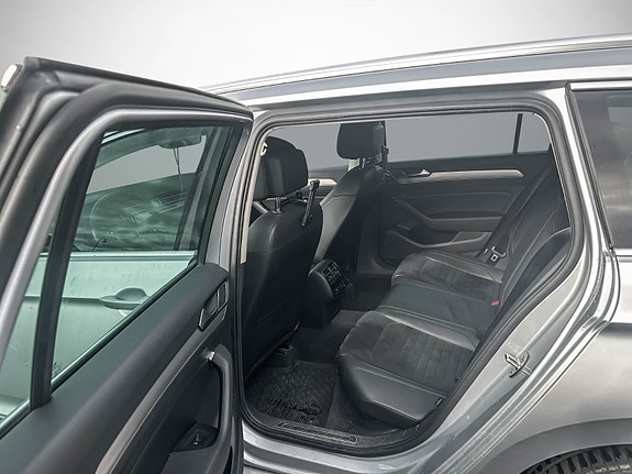 Volkswagen Passat 14 of 21