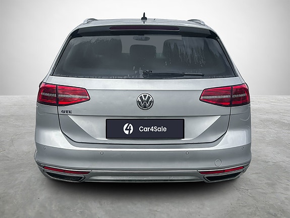 Volkswagen Passat 16 of 21