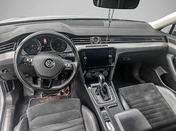 Volkswagen Passat 8 of 21