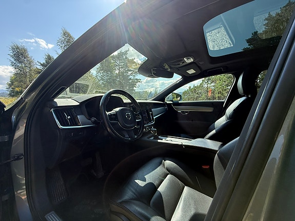 Volvo V90 16 of 17