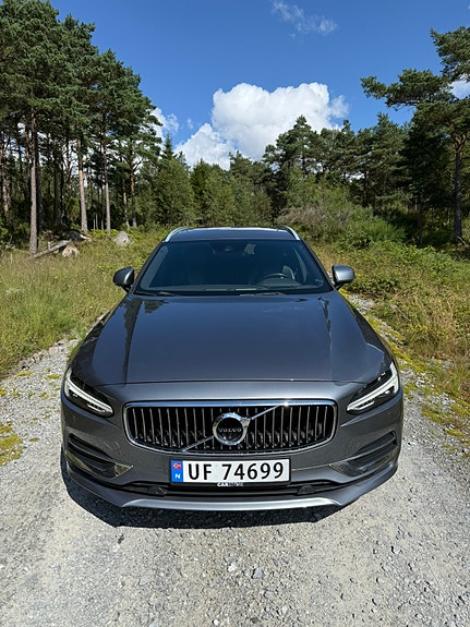 Volvo V90 2 of 17