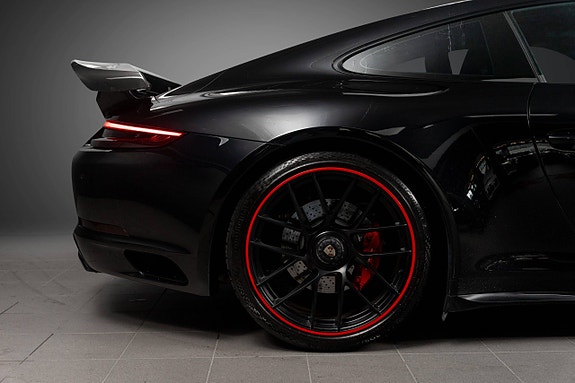 Porsche 911 Carrera 4 GTS 25 of 30