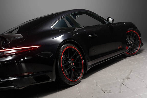Porsche 911 Carrera 4 GTS 9 of 30