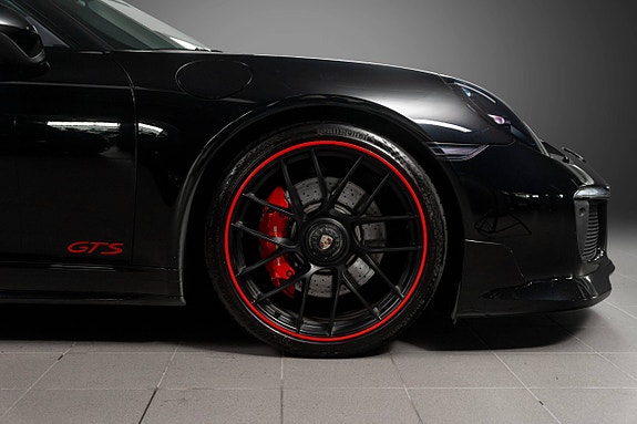 Porsche 911 Carrera 4 GTS 26 of 30