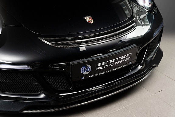 Porsche 911 Carrera 4 GTS 21 of 30