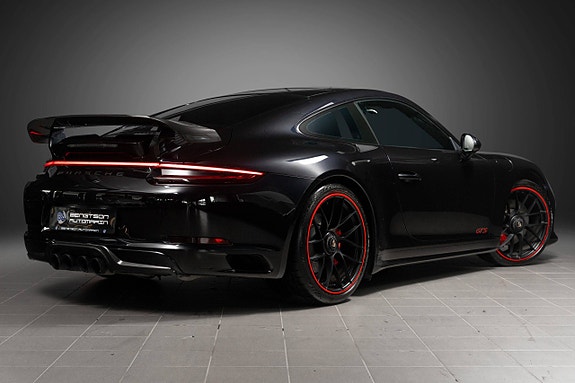 Porsche 911 Carrera 4 GTS 7 of 30