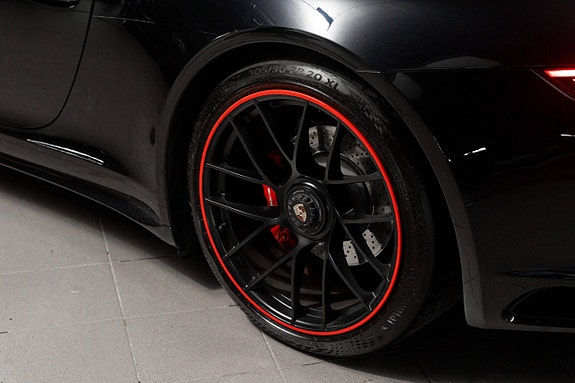 Porsche 911 Carrera 4 GTS 14 of 30