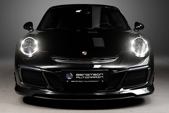 Porsche 911 Carrera 4 GTS 19 of 30