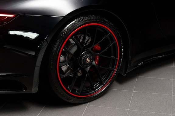 Porsche 911 Carrera 4 GTS 11 of 30