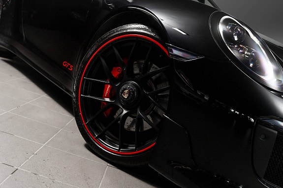 Porsche 911 Carrera 4 GTS 18 of 30