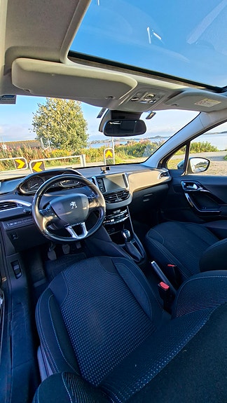 Peugeot 208 15 of 30