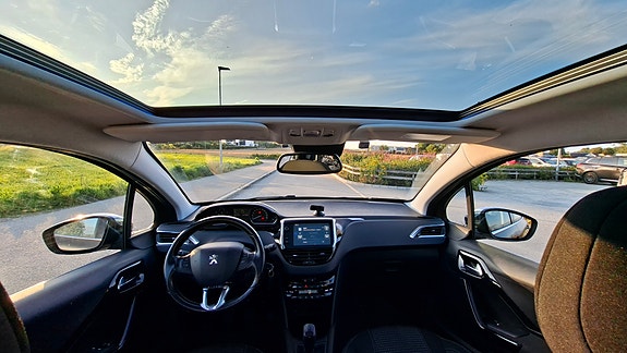 Peugeot 208 8 of 30