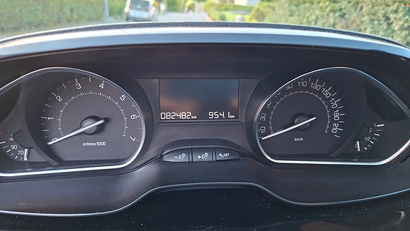 Peugeot 208 26 of 30