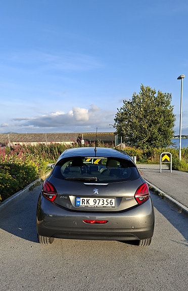 Peugeot 208 4 of 30
