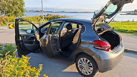 Peugeot 208 11 of 30
