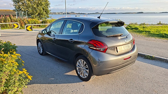 Peugeot 208 5 of 30