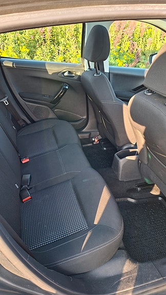 Peugeot 208 9 of 30
