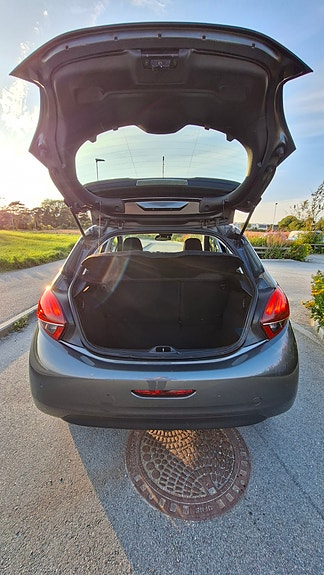 Peugeot 208 23 of 30
