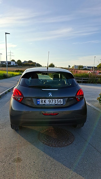 Peugeot 208 19 of 30