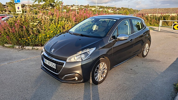 Peugeot 208 2 of 30