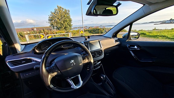 Peugeot 208 7 of 30