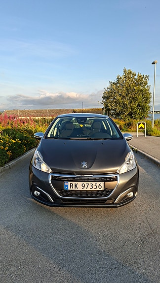 Peugeot 208 3 of 30