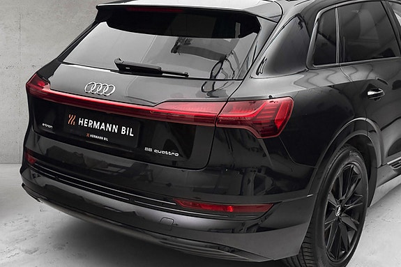 Audi e-tron 7 of 30