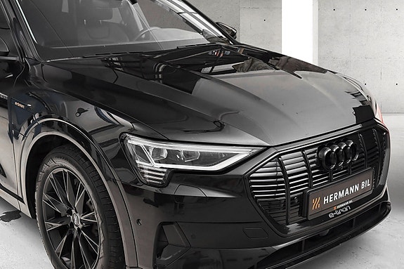 Audi e-tron 9 of 30