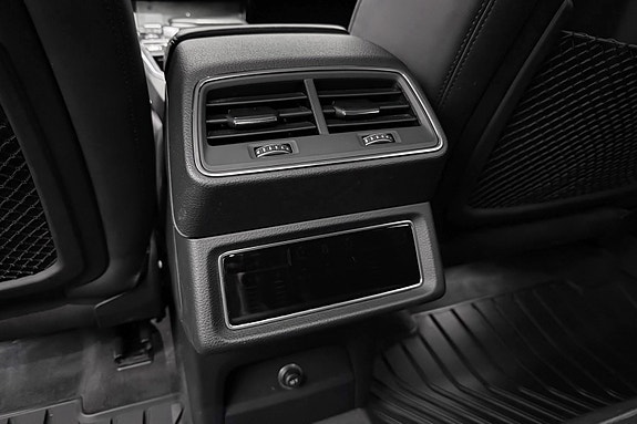 Audi e-tron 28 of 30