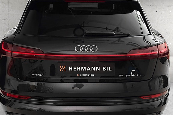 Audi e-tron 4 of 30
