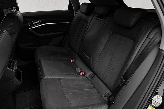 Audi e-tron 26 of 30