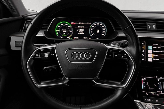 Audi e-tron 14 of 30