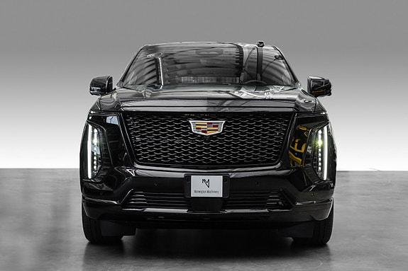 Cadillac Escalade 4 of 30