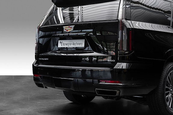 Cadillac Escalade 9 of 30