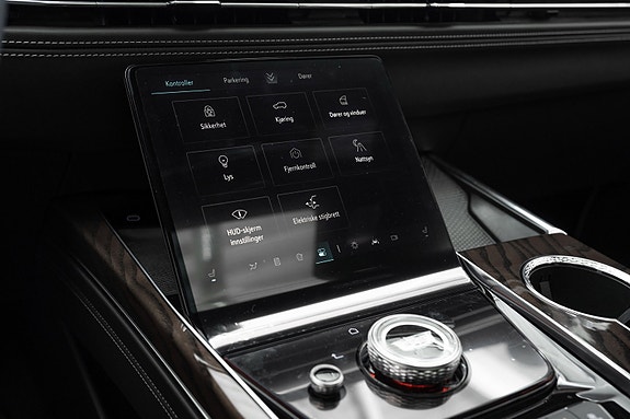 Cadillac Escalade 23 of 30