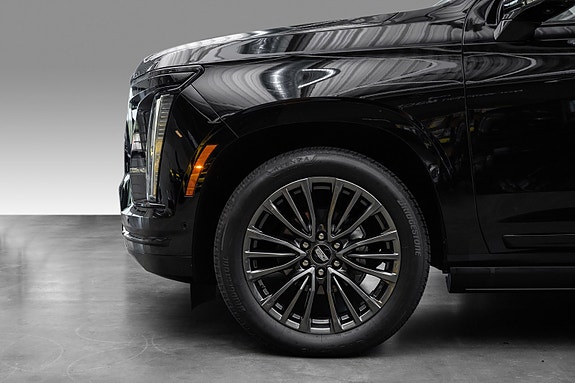 Cadillac Escalade 12 of 30