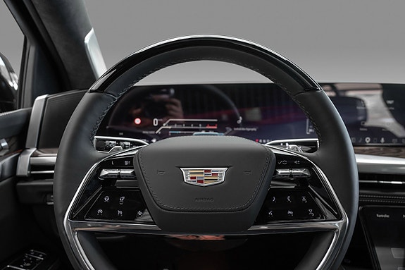 Cadillac Escalade 18 of 30