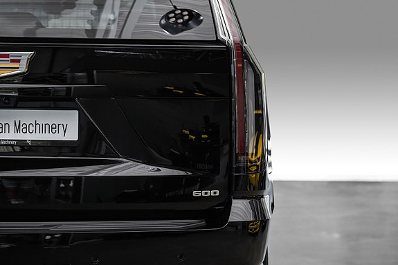 Cadillac Escalade 8 of 30