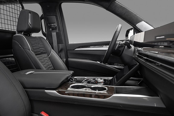Cadillac Escalade 17 of 30