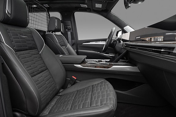 Cadillac Escalade 15 of 30