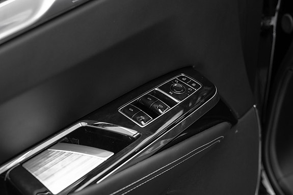 Cadillac Escalade 28 of 30